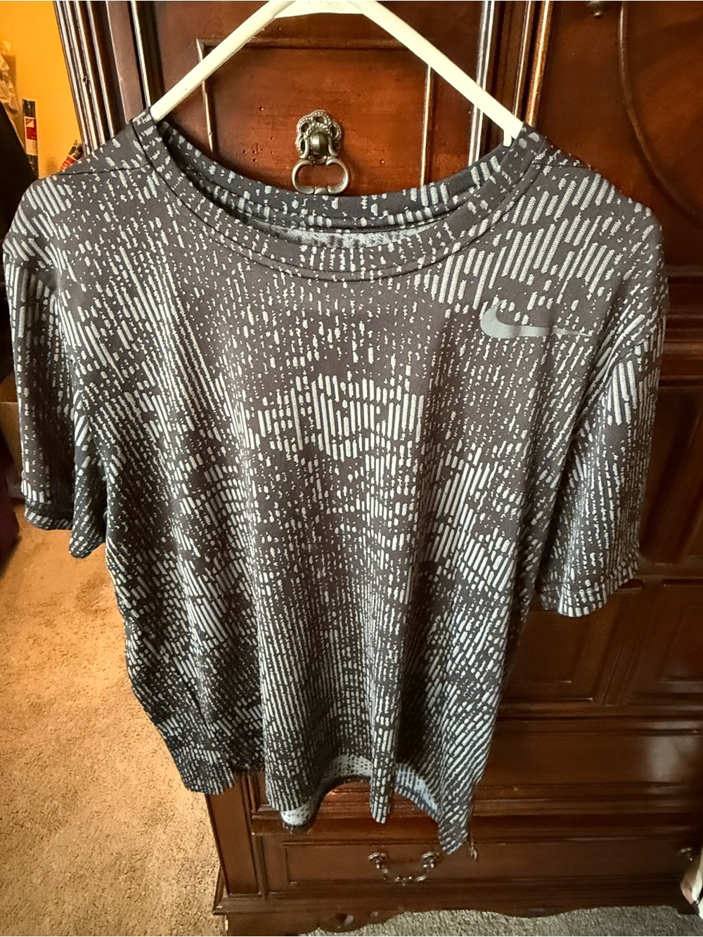 Nike Short Sleeve Crew Tee in Black and Gray Abstract Print